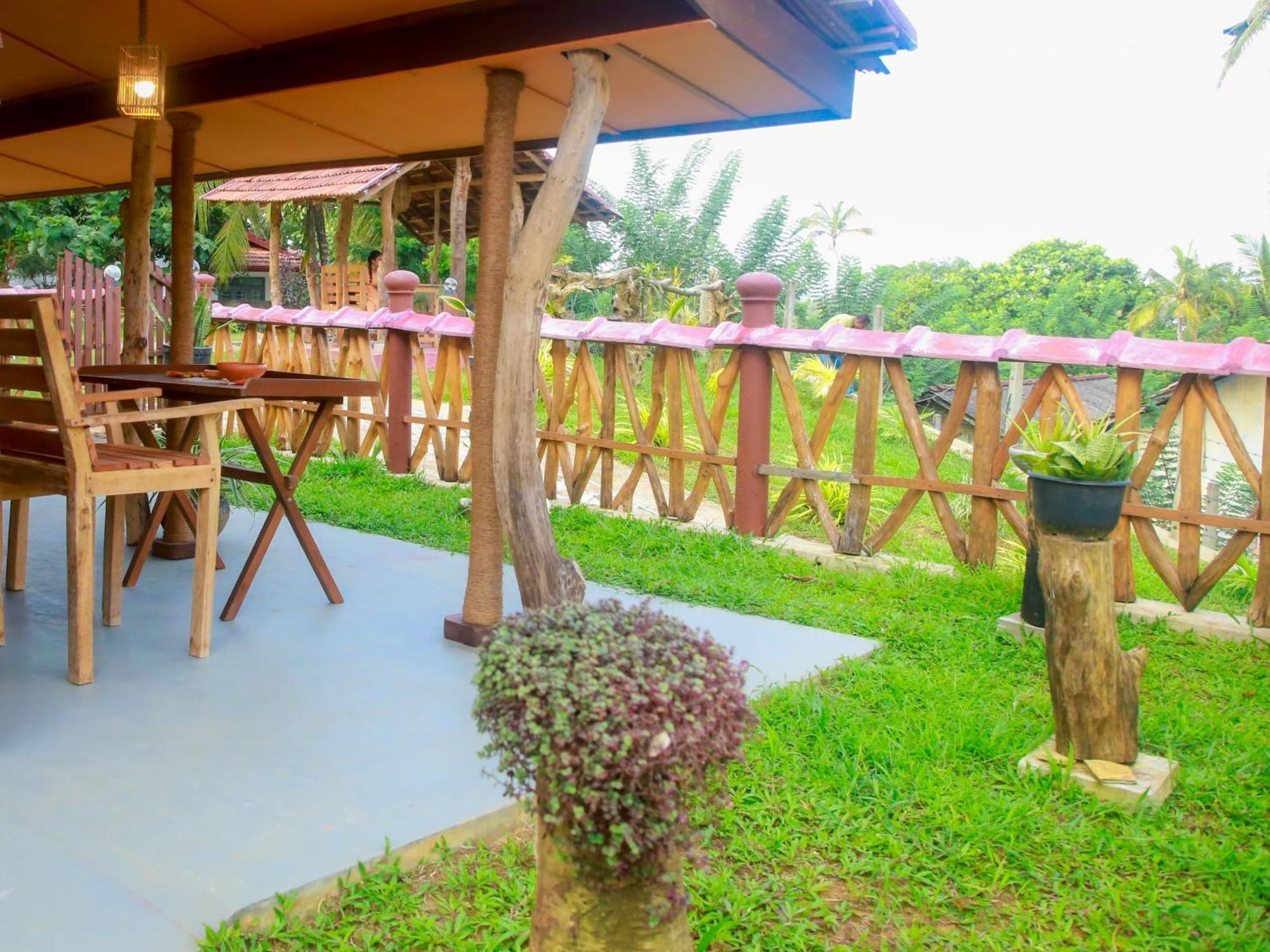 Blue Ocean Tree House Hiriketiya Villa Dikwella Exteriör bild